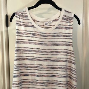 Gap sleeveless shirt